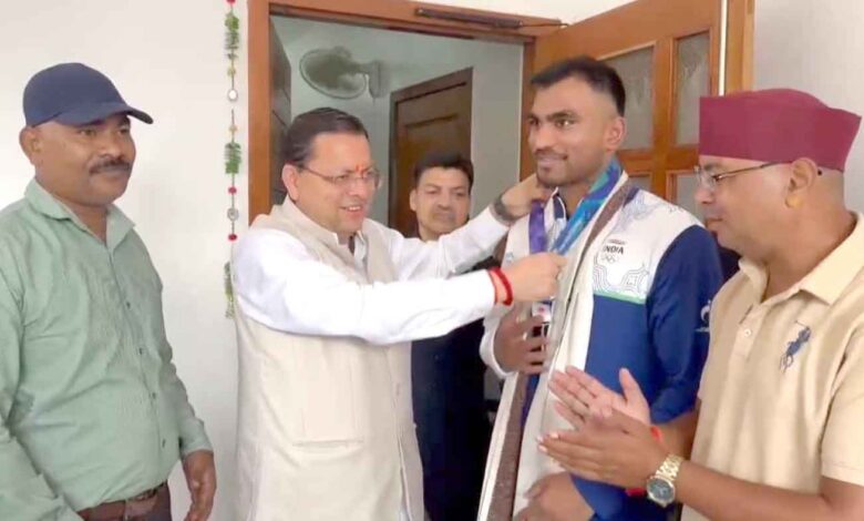 CM congratulates Asian Games bronze medallist boxer Pokhriya